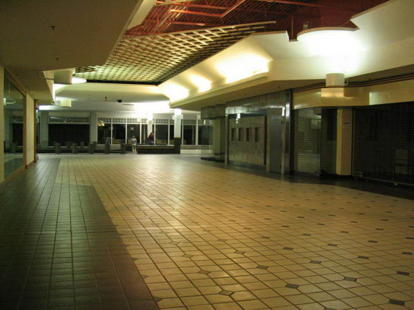 Wonderland Mall (Wonderland Shopping Center) - 2004 Photo (newer photo)